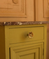 Breezy Daisy Knob