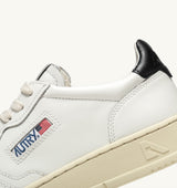 MEDALIST LOW SNEAKERS IN WHITE AND BLACK LEATHER (WOMAN)