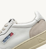 MEDALIST LOW SNEAKERS IN WHITE LEATHER AND BEIGE SUEDE (MAN)