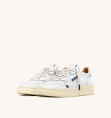 MEDALIST LOW SNEAKERS IN WHITE LEATHER WITH SPACE BLUE DETAILS (WOMAN)