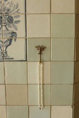 Queen Bee Hook