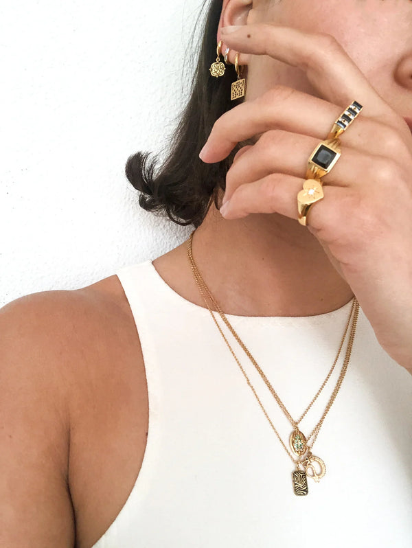 Ch?rie Goldplated Ring Square Black