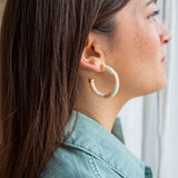 EARRINGS BOLA RIVIERA-BEIGE + TUBE MARBLED CREAM