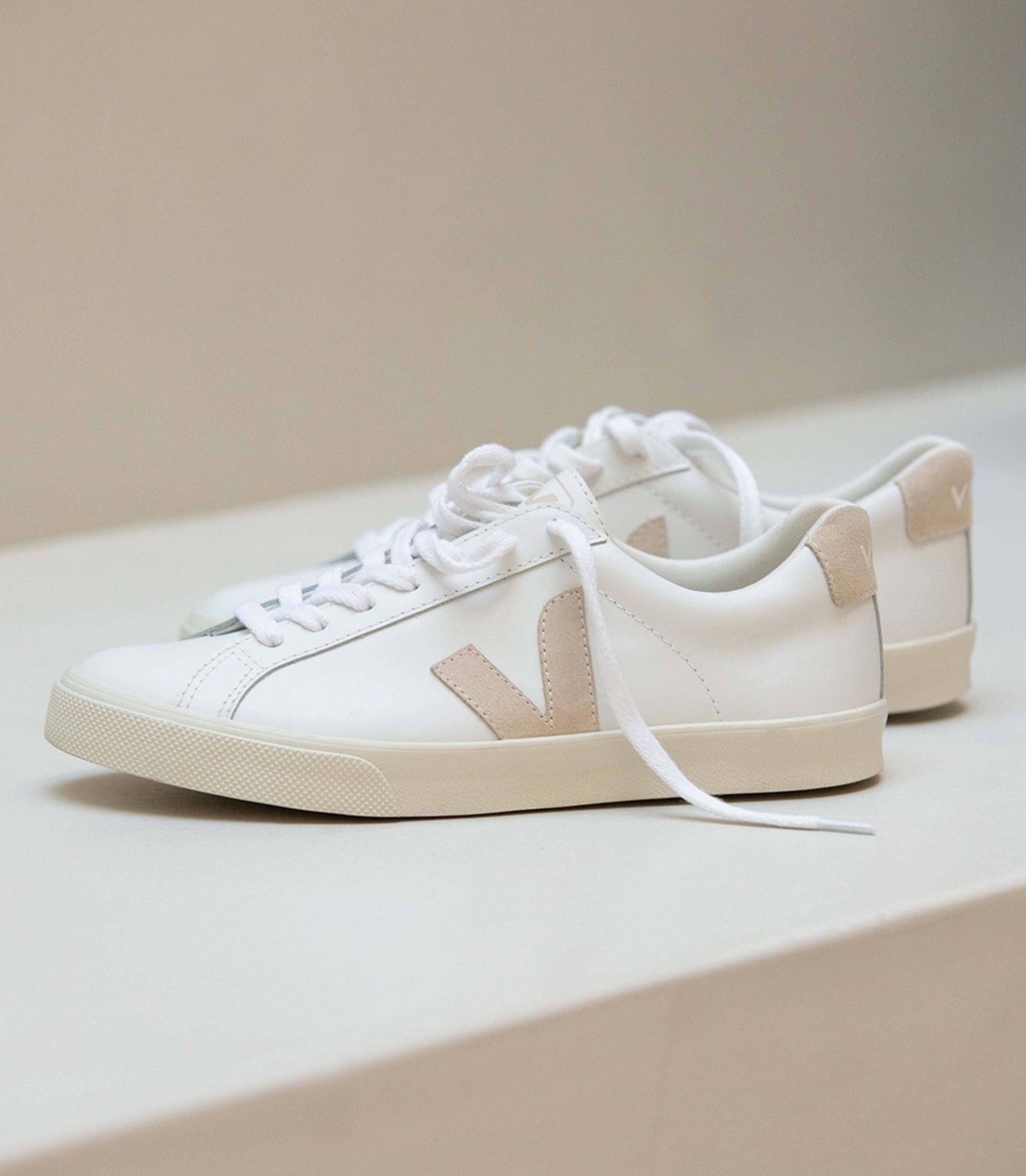 Veja V10 Sable V10 Esplar Logo Sneaker VEJA ESPLAR LEATHER WHITE