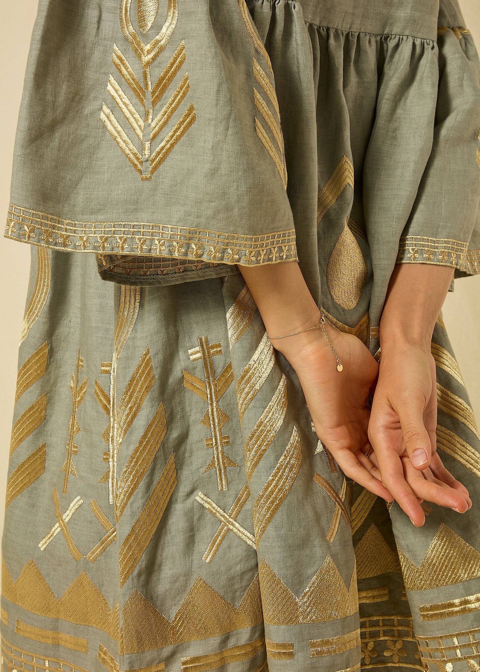 DRESS SHORT FEATHER BELL SLEEVE