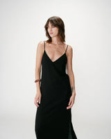 Long linen dress with V-neck and tied open back noir Wendra