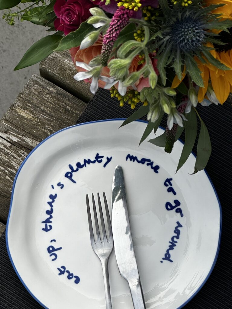 Maegen - Slogan Plate - Blue