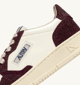 MEDALIST LOW SNEAKERS IN LEATHER MARSHMALLOW AND AMARONE GLITTER (WOMAN)