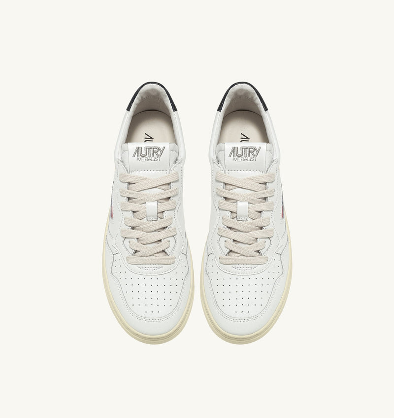 MEDALIST LOW SNEAKERS IN WHITE AND BLACK LEATHER (MAN)