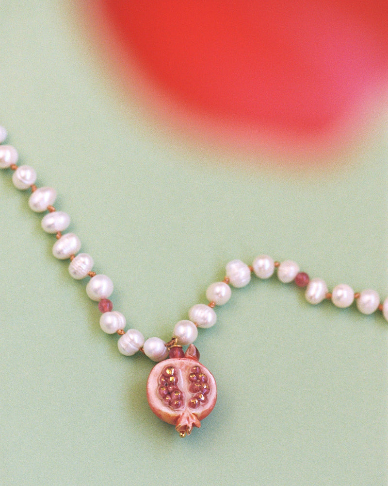 NECKLACE HALF-POMEGRANATE PEARLS