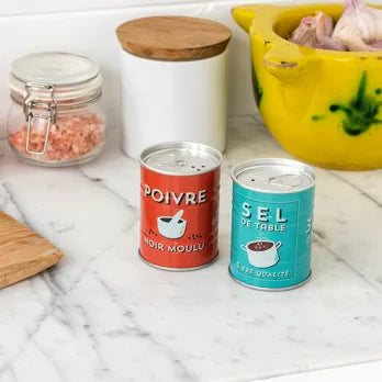 Tin salt and pepper shakers - Sel and poivre