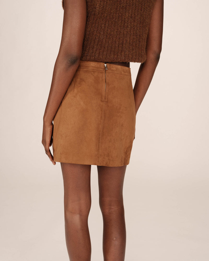 SURPRENANTE_FW2513034_CAMEL