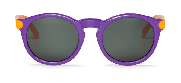 UNCONCERNED JORDAAN WITH CLASSICAL LENSES SUNGLASSES