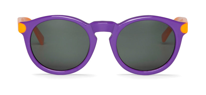 UNCONCERNED JORDAAN WITH CLASSICAL LENSES SUNGLASSES