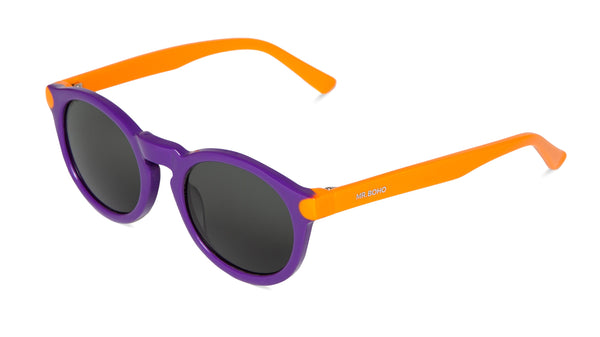 UNCONCERNED JORDAAN WITH CLASSICAL LENSES SUNGLASSES