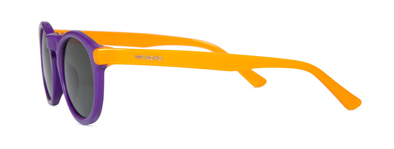 UNCONCERNED JORDAAN WITH CLASSICAL LENSES SUNGLASSES